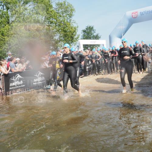 22.06.2025 - Viking Triathlon KatJ http://msf.ph/oto/8065273 22.06.2025 10:05:38 Schwimmen 22, 65, 83, 135, 150, 167, 181, 194, 210, 361, 379, 439, 462, 511, 517, 538, 553, 603, 653, 654 meine-sportfotos.de