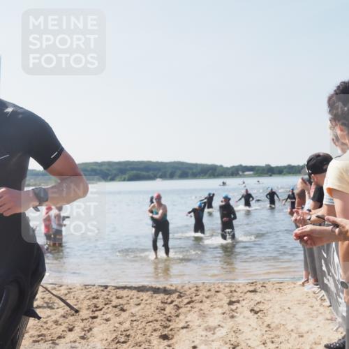 22.06.2025 - Viking Triathlon MichiJ http://msf.ph/oto/8065306 22.06.2025 10:30:54 Schwimmen 45, 162, 347, 352, 444, 510, 630 meine-sportfotos.de