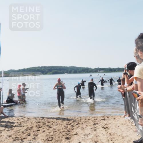 22.06.2025 - Viking Triathlon MichiJ http://msf.ph/oto/8065314 22.06.2025 10:30:54 Schwimmen 45, 162, 347, 352, 444, 510, 630 meine-sportfotos.de
