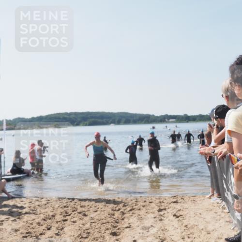 22.06.2025 - Viking Triathlon MichiJ http://msf.ph/oto/8065316 22.06.2025 10:30:55 Schwimmen 45, 162, 347, 352, 444, 510, 630 meine-sportfotos.de