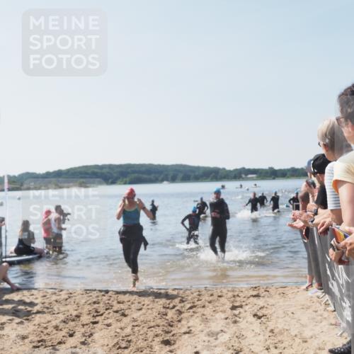 22.06.2025 - Viking Triathlon MichiJ http://msf.ph/oto/8065321 22.06.2025 10:30:55 Schwimmen 45, 162, 347, 352, 444, 510, 630 meine-sportfotos.de