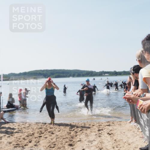 22.06.2025 - Viking Triathlon MichiJ http://msf.ph/oto/8065325 22.06.2025 10:30:56 Schwimmen 45, 162, 237, 347, 352, 444, 510, 549, 630 meine-sportfotos.de