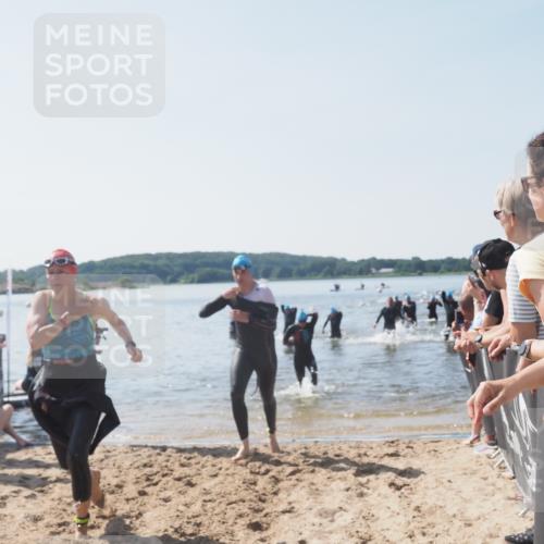 22.06.2025 - Viking Triathlon MichiJ http://msf.ph/oto/8065336 22.06.2025 10:30:57 Schwimmen 45, 162, 237, 347, 352, 444, 510, 549, 630 meine-sportfotos.de
