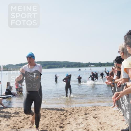 22.06.2025 - Viking Triathlon MichiJ http://msf.ph/oto/8065344 22.06.2025 10:30:59 Schwimmen 45, 162, 237, 347, 352, 444, 510, 549 meine-sportfotos.de