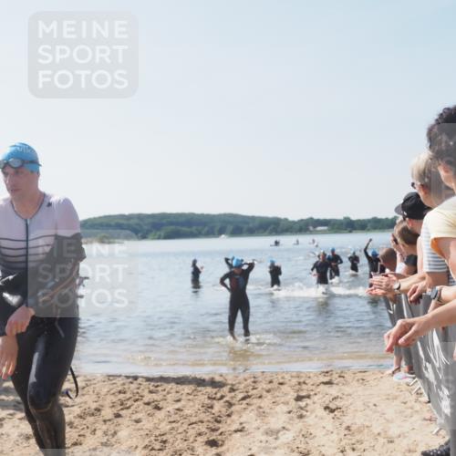 22.06.2025 - Viking Triathlon MichiJ http://msf.ph/oto/8065349 22.06.2025 10:30:59 Schwimmen 45, 162, 237, 347, 352, 444, 510, 549 meine-sportfotos.de