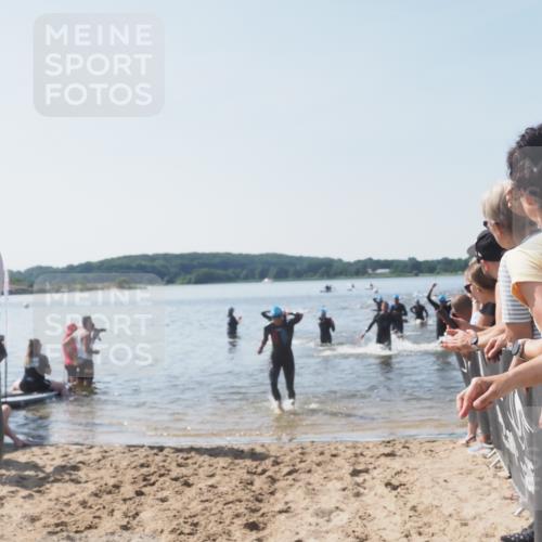 22.06.2025 - Viking Triathlon MichiJ http://msf.ph/oto/8065351 22.06.2025 10:30:59 Schwimmen 45, 162, 237, 347, 352, 444, 510, 549 meine-sportfotos.de