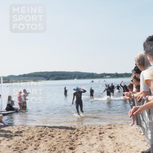 22.06.2025 - Viking Triathlon MichiJ http://msf.ph/oto/8065352 22.06.2025 10:30:59 Schwimmen 45, 162, 237, 347, 352, 444, 510, 549 meine-sportfotos.de