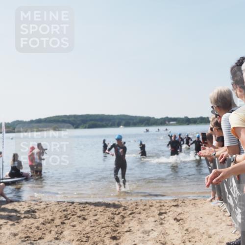 22.06.2025 - Viking Triathlon MichiJ http://msf.ph/oto/8065355 22.06.2025 10:31:00 Schwimmen 45, 162, 237, 330, 347, 352, 444, 510, 549 meine-sportfotos.de
