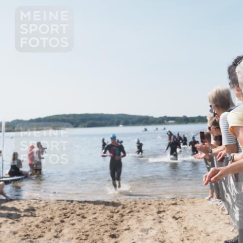 22.06.2025 - Viking Triathlon MichiJ http://msf.ph/oto/8065358 22.06.2025 10:31:00 Schwimmen 45, 162, 237, 330, 347, 352, 444, 510, 549 meine-sportfotos.de