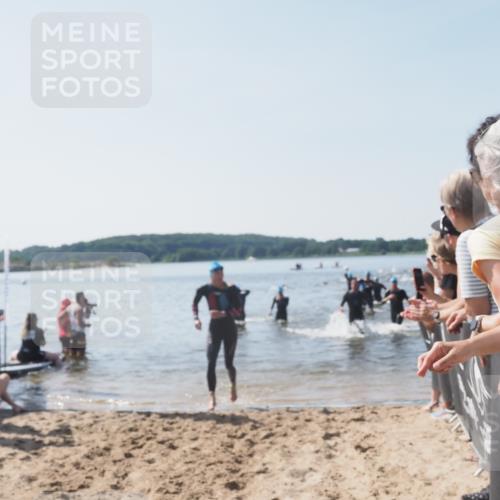 22.06.2025 - Viking Triathlon MichiJ http://msf.ph/oto/8065360 22.06.2025 10:31:01 Schwimmen 45, 162, 237, 330, 347, 352, 510, 549 meine-sportfotos.de