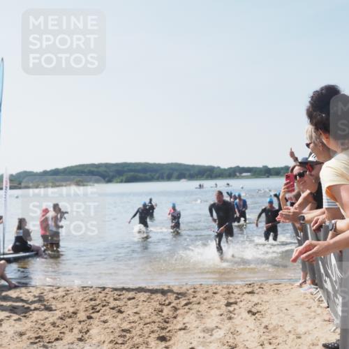 22.06.2025 - Viking Triathlon MichiJ http://msf.ph/oto/8065381 22.06.2025 10:31:04 Schwimmen 45, 216, 237, 330, 347, 352, 510, 549 meine-sportfotos.de