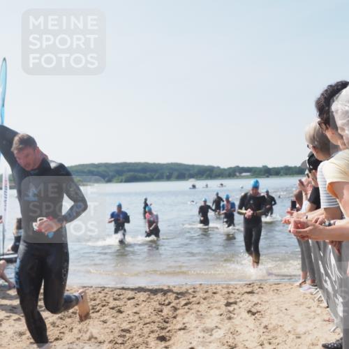 22.06.2025 - Viking Triathlon MichiJ http://msf.ph/oto/8065403 22.06.2025 10:31:07 Schwimmen 45, 216, 237, 330, 347, 352, 510, 549 meine-sportfotos.de