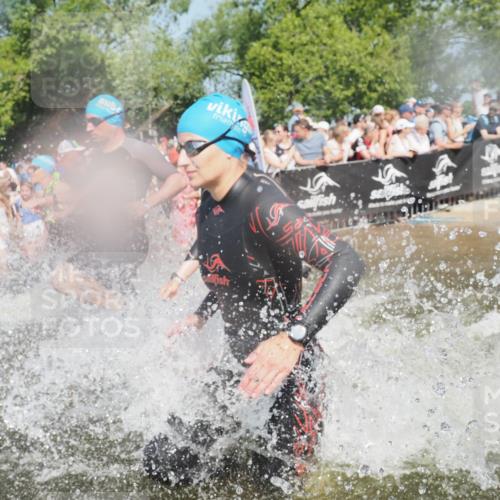 22.06.2025 - Viking Triathlon KatJ http://msf.ph/oto/8065431 22.06.2025 10:05:50 Schwimmen 68, 128, 135, 194, 211, 275, 379, 397, 441, 442, 465, 517, 530, 633, 653 meine-sportfotos.de