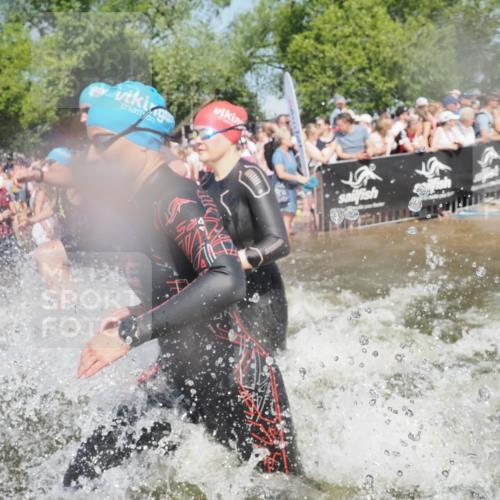 22.06.2025 - Viking Triathlon KatJ http://msf.ph/oto/8065434 22.06.2025 10:05:50 Schwimmen 68, 128, 135, 194, 211, 275, 379, 397, 441, 442, 465, 517, 530, 633, 653 meine-sportfotos.de