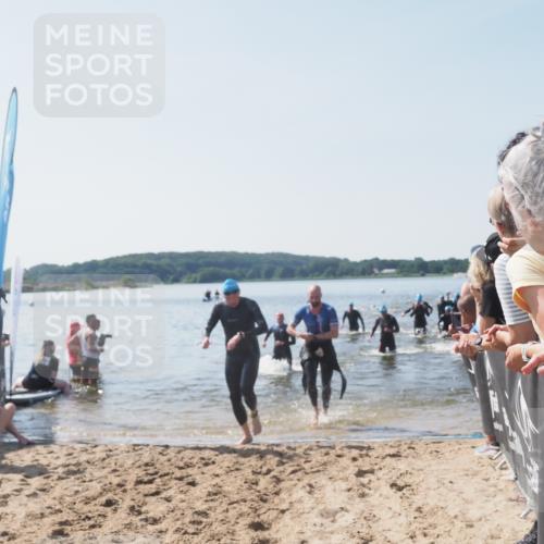 22.06.2025 - Viking Triathlon MichiJ http://msf.ph/oto/8065584 22.06.2025 10:31:37 Schwimmen 3, 8, 98, 99, 137, 158, 189, 224, 340, 350, 469, 555, 613, 648 meine-sportfotos.de