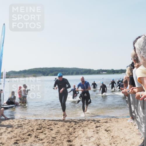 22.06.2025 - Viking Triathlon MichiJ http://msf.ph/oto/8065586 22.06.2025 10:31:37 Schwimmen 3, 8, 98, 99, 137, 158, 189, 224, 340, 350, 469, 555, 613, 648 meine-sportfotos.de