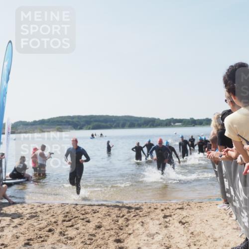 22.06.2025 - Viking Triathlon MichiJ http://msf.ph/oto/8065610 22.06.2025 10:31:41 Schwimmen 98, 99, 124, 125, 137, 158, 189, 224, 340, 350, 507, 555, 613, 648 meine-sportfotos.de