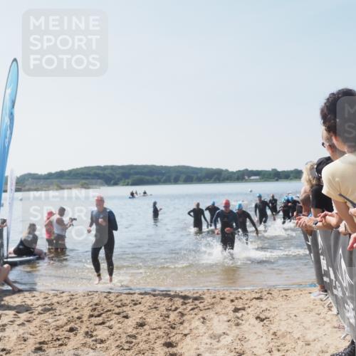 22.06.2025 - Viking Triathlon MichiJ http://msf.ph/oto/8065612 22.06.2025 10:31:41 Schwimmen 98, 99, 124, 125, 137, 158, 189, 224, 340, 350, 507, 555, 613, 648 meine-sportfotos.de