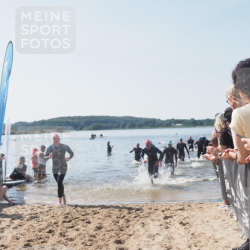 22.06.2025 - Viking Triathlon MichiJ http://msf.ph/oto/8065613 22.06.2025 10:31:41 Schwimmen 98, 99, 124, 125, 137, 158, 189, 224, 340, 350, 507, 555, 613, 648 meine-sportfotos.de