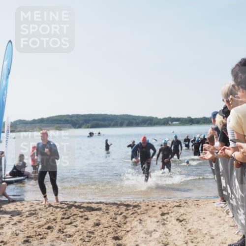 22.06.2025 - Viking Triathlon MichiJ http://msf.ph/oto/8065617 22.06.2025 10:31:41 Schwimmen 98, 99, 124, 125, 137, 158, 189, 224, 340, 350, 507, 555, 613, 648 meine-sportfotos.de