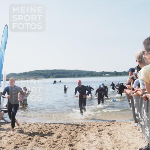 22.06.2025 - Viking Triathlon MichiJ http://msf.ph/oto/8065620 22.06.2025 10:31:42 Schwimmen 98, 99, 124, 125, 137, 158, 189, 224, 340, 350, 507, 555, 613, 648 meine-sportfotos.de