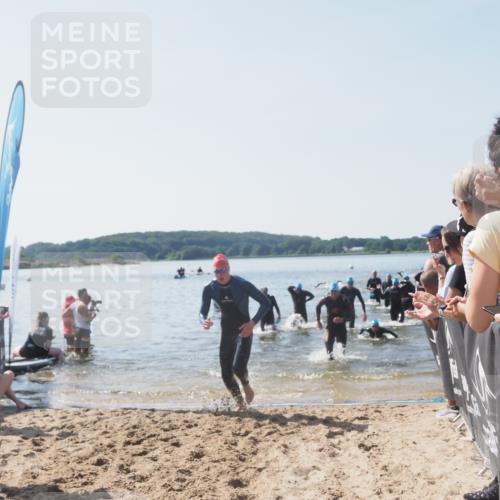 22.06.2025 - Viking Triathlon MichiJ http://msf.ph/oto/8065625 22.06.2025 10:31:42 Schwimmen 98, 99, 124, 125, 137, 158, 189, 224, 340, 350, 507, 555, 613, 648 meine-sportfotos.de