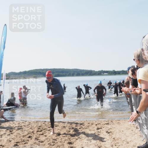 22.06.2025 - Viking Triathlon MichiJ http://msf.ph/oto/8065628 22.06.2025 10:31:43 Schwimmen 98, 99, 124, 125, 137, 158, 189, 224, 340, 350, 507, 555, 613, 648, 658 meine-sportfotos.de