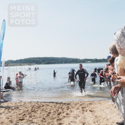 22.06.2025 - Viking Triathlon MichiJ http://msf.ph/oto/8065796 22.06.2025 10:32:06 Schwimmen 63, 193, 207, 214, 226, 271, 449, 464, 488 meine-sportfotos.de