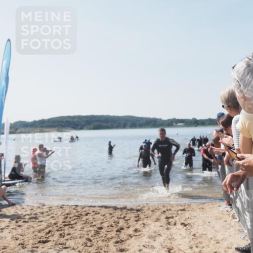 22.06.2025 - Viking Triathlon MichiJ http://msf.ph/oto/8065798 22.06.2025 10:32:06 Schwimmen 63, 193, 207, 214, 226, 271, 449, 464, 488 meine-sportfotos.de