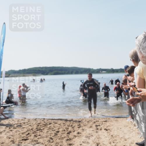 22.06.2025 - Viking Triathlon MichiJ http://msf.ph/oto/8065803 22.06.2025 10:32:07 Schwimmen 63, 193, 207, 214, 226, 271, 449, 464, 488 meine-sportfotos.de
