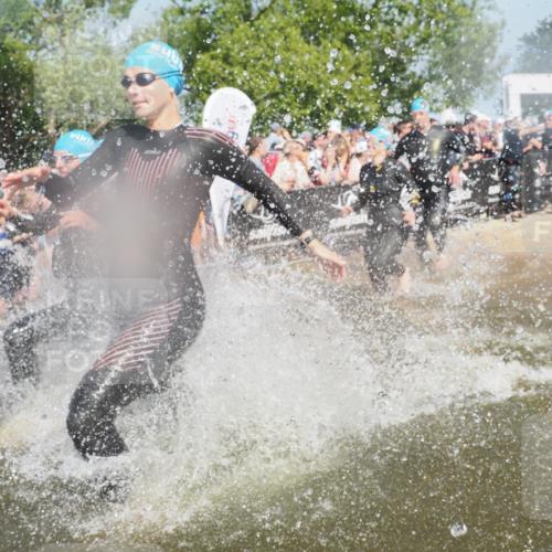 22.06.2025 - Viking Triathlon KatJ http://msf.ph/oto/8065846 22.06.2025 10:06:25 Schwimmen 18, 24, 36, 117, 153, 168, 186, 192, 261, 298, 385, 450, 487, 535, 606 meine-sportfotos.de