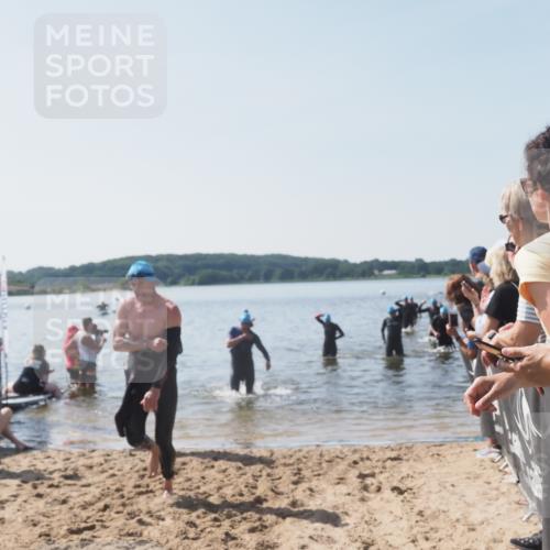 22.06.2025 - Viking Triathlon MichiJ http://msf.ph/oto/8065909 22.06.2025 10:32:19 Schwimmen 53, 147, 173, 207, 214, 461, 492 meine-sportfotos.de