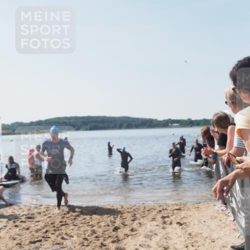 22.06.2025 - Viking Triathlon MichiJ http://msf.ph/oto/8065938 22.06.2025 10:32:23 Schwimmen 53, 147, 170, 173, 214, 461, 492 meine-sportfotos.de