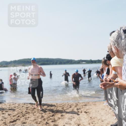 22.06.2025 - Viking Triathlon MichiJ http://msf.ph/oto/8065990 22.06.2025 10:32:37 Schwimmen 80, 170, 208, 278, 492, 554 meine-sportfotos.de