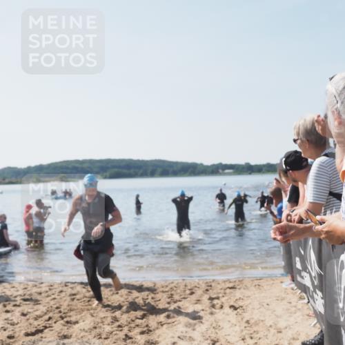 22.06.2025 - Viking Triathlon MichiJ http://msf.ph/oto/8066004 22.06.2025 10:32:40 Schwimmen 80, 170, 208, 278, 554 meine-sportfotos.de