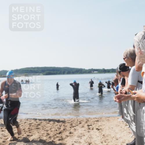 22.06.2025 - Viking Triathlon MichiJ http://msf.ph/oto/8066005 22.06.2025 10:32:40 Schwimmen 80, 170, 208, 278, 554 meine-sportfotos.de