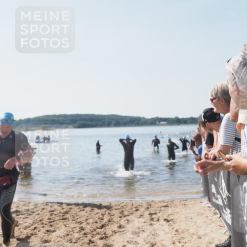22.06.2025 - Viking Triathlon MichiJ http://msf.ph/oto/8066009 22.06.2025 10:32:41 Schwimmen 80, 170, 208, 278, 554 meine-sportfotos.de