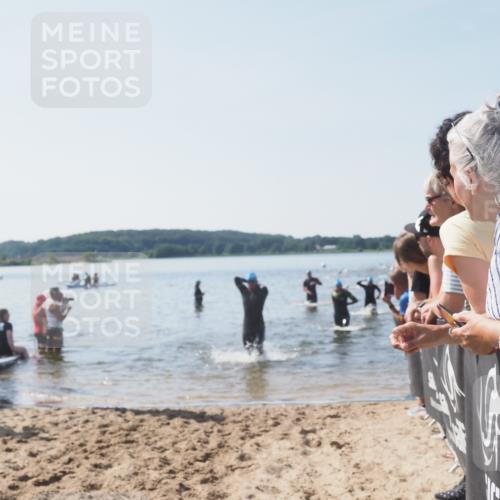 22.06.2025 - Viking Triathlon MichiJ http://msf.ph/oto/8066012 22.06.2025 10:32:41 Schwimmen 80, 170, 208, 278, 554 meine-sportfotos.de