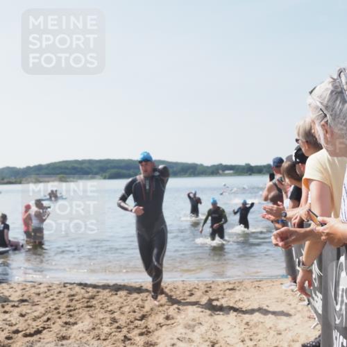 22.06.2025 - Viking Triathlon MichiJ http://msf.ph/oto/8066037 22.06.2025 10:32:45 Schwimmen 80, 208, 278, 554 meine-sportfotos.de