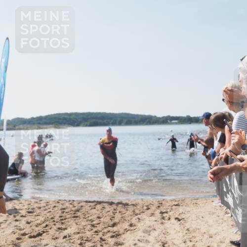 22.06.2025 - Viking Triathlon MichiJ http://msf.ph/oto/8066065 22.06.2025 10:32:52 Schwimmen 113, 278, 287, 554 meine-sportfotos.de