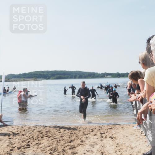 22.06.2025 - Viking Triathlon MichiJ http://msf.ph/oto/8066208 22.06.2025 10:33:32 Schwimmen 38, 255, 300, 304, 348, 382, 457, 522, 524 meine-sportfotos.de
