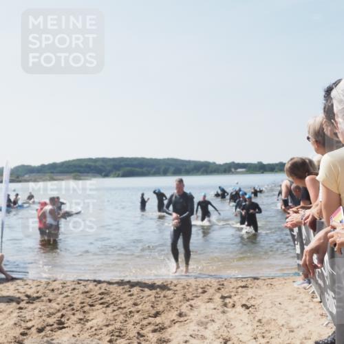 22.06.2025 - Viking Triathlon MichiJ http://msf.ph/oto/8066210 22.06.2025 10:33:32 Schwimmen 38, 255, 300, 304, 348, 382, 457, 522, 524 meine-sportfotos.de