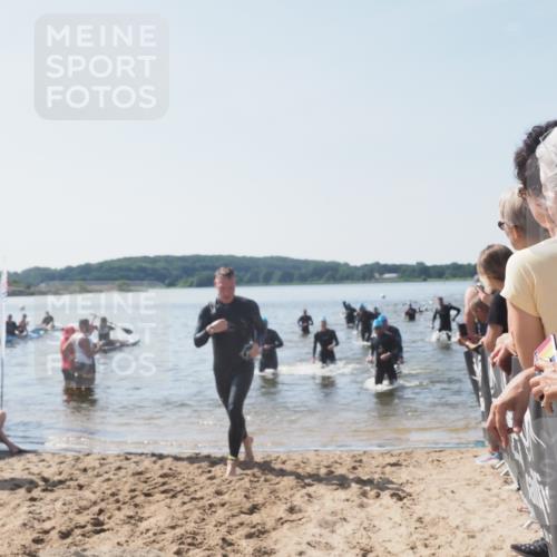 22.06.2025 - Viking Triathlon MichiJ http://msf.ph/oto/8066217 22.06.2025 10:33:33 Schwimmen 38, 255, 300, 304, 348, 382, 457, 522, 524 meine-sportfotos.de