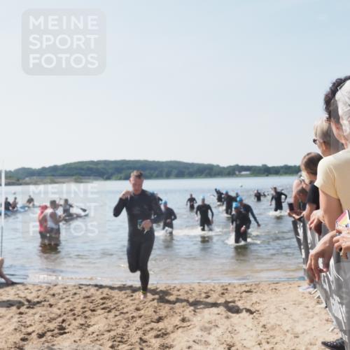 22.06.2025 - Viking Triathlon MichiJ http://msf.ph/oto/8066218 22.06.2025 10:33:33 Schwimmen 38, 255, 300, 304, 348, 382, 457, 522, 524 meine-sportfotos.de