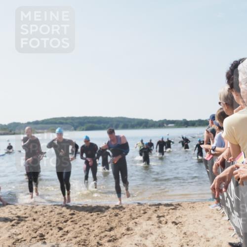 22.06.2025 - Viking Triathlon MichiJ http://msf.ph/oto/8066281 22.06.2025 10:33:47 Schwimmen 5, 50, 75, 149, 184, 229, 242, 255, 304, 348, 349, 438, 457 meine-sportfotos.de