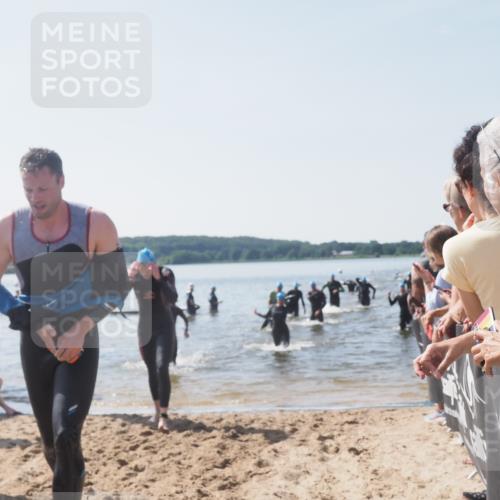 22.06.2025 - Viking Triathlon MichiJ http://msf.ph/oto/8066296 22.06.2025 10:33:49 Schwimmen 5, 50, 75, 149, 184, 229, 242, 255, 304, 348, 349, 438, 457, 540 meine-sportfotos.de