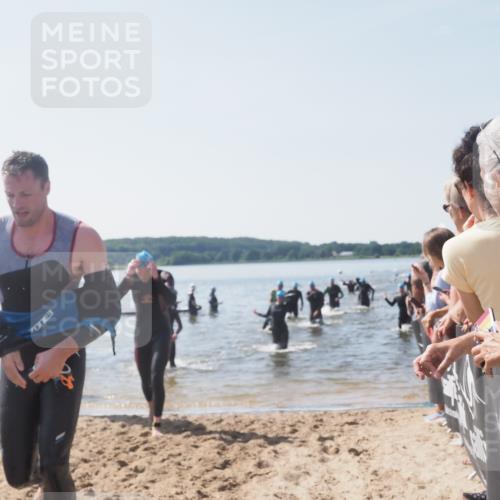 22.06.2025 - Viking Triathlon MichiJ http://msf.ph/oto/8066298 22.06.2025 10:33:49 Schwimmen 5, 50, 75, 149, 184, 229, 242, 255, 304, 348, 349, 438, 457, 540 meine-sportfotos.de