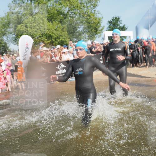 22.06.2025 - Viking Triathlon KatJ http://msf.ph/oto/8066368 22.06.2025 10:07:01 Schwimmen 64, 183, 244, 321, 328, 369, 431, 467, 468, 479, 494, 498, 533, 631, 649 meine-sportfotos.de