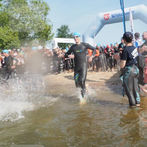 22.06.2025 - Viking Triathlon KatJ http://msf.ph/oto/8066412 22.06.2025 10:07:04 Schwimmen 64, 123, 183, 190, 244, 321, 328, 369, 402, 431, 467, 468, 479, 494, 498, 519, 631, 649 meine-sportfotos.de