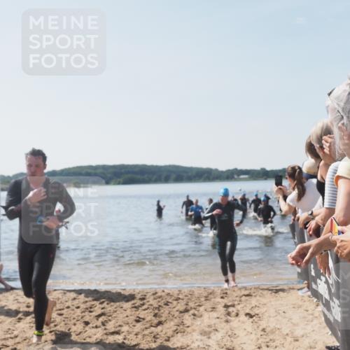 22.06.2025 - Viking Triathlon MichiJ http://msf.ph/oto/8066494 22.06.2025 10:34:21 Schwimmen 46, 294, 297, 306, 366, 430, 486, 520, 527 meine-sportfotos.de